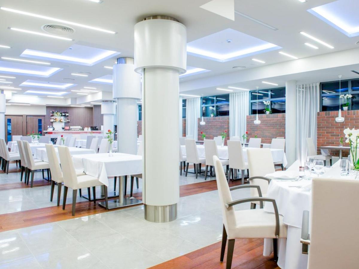 Hotel Kosma Козьмін Екстер'єр фото