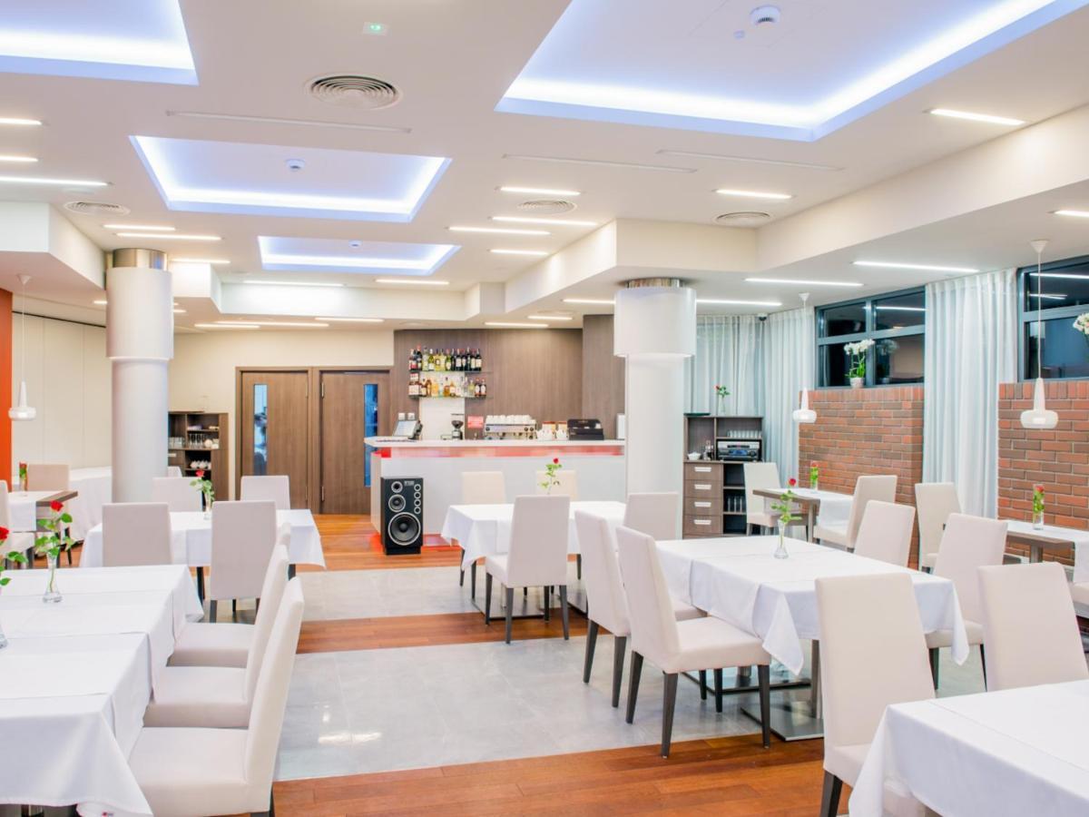 Hotel Kosma Козьмін Екстер'єр фото
